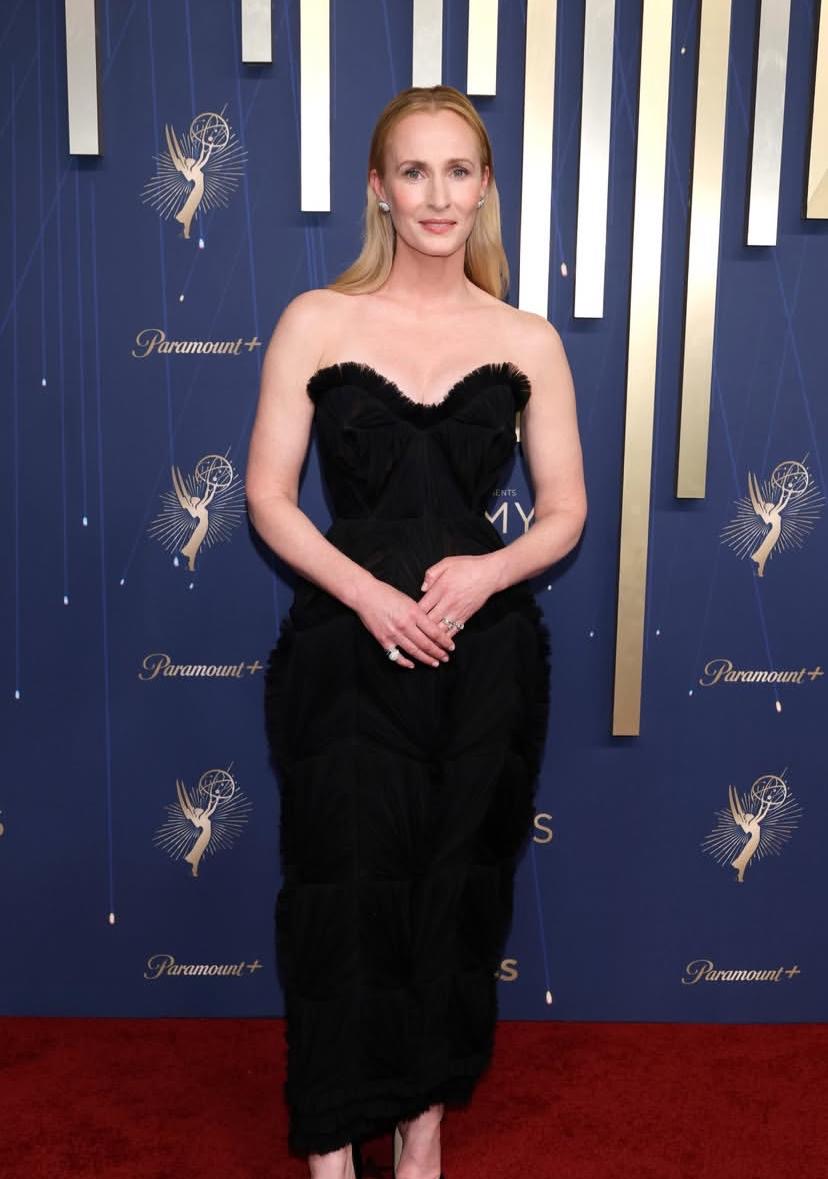 حضور مميز لـ سيلينا جوميز.. وديردري أوكونيل وجنيفيف أوريلي أبرز الحضور على كاربت حفل Emmy Awards