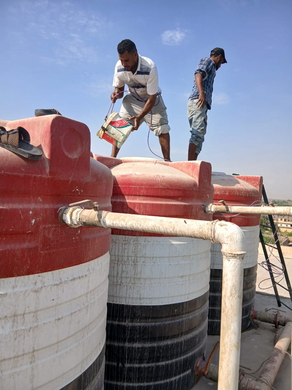 تنظيف الخزانات 