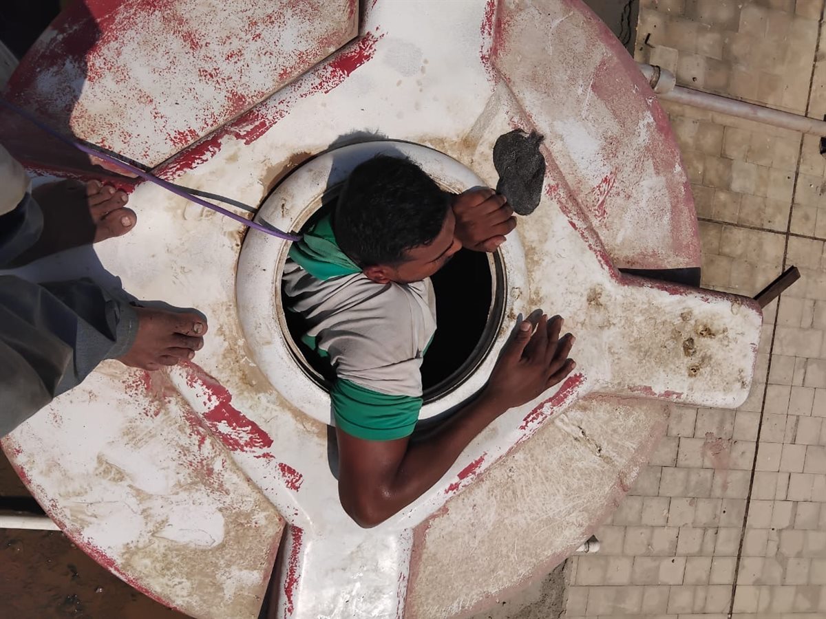 تنظيف الخزانات 