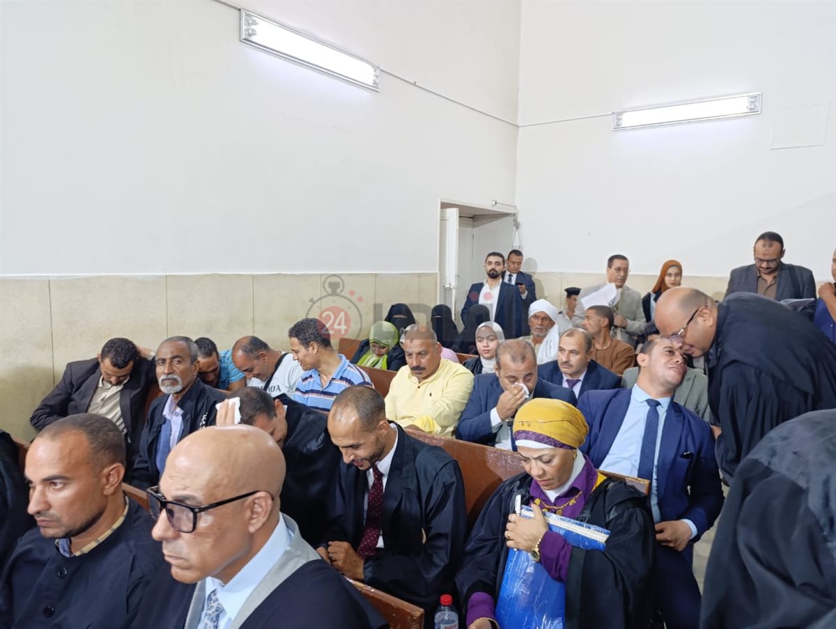 وصول أسرة المتهمة بإنهاء حياة صغار دلجا ووالدهم إلى المحكمة 