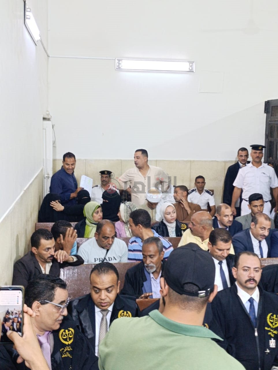 وصول أسرة المتهمة بإنهاء حياة صغار دلجا ووالدهم إلى المحكمة 