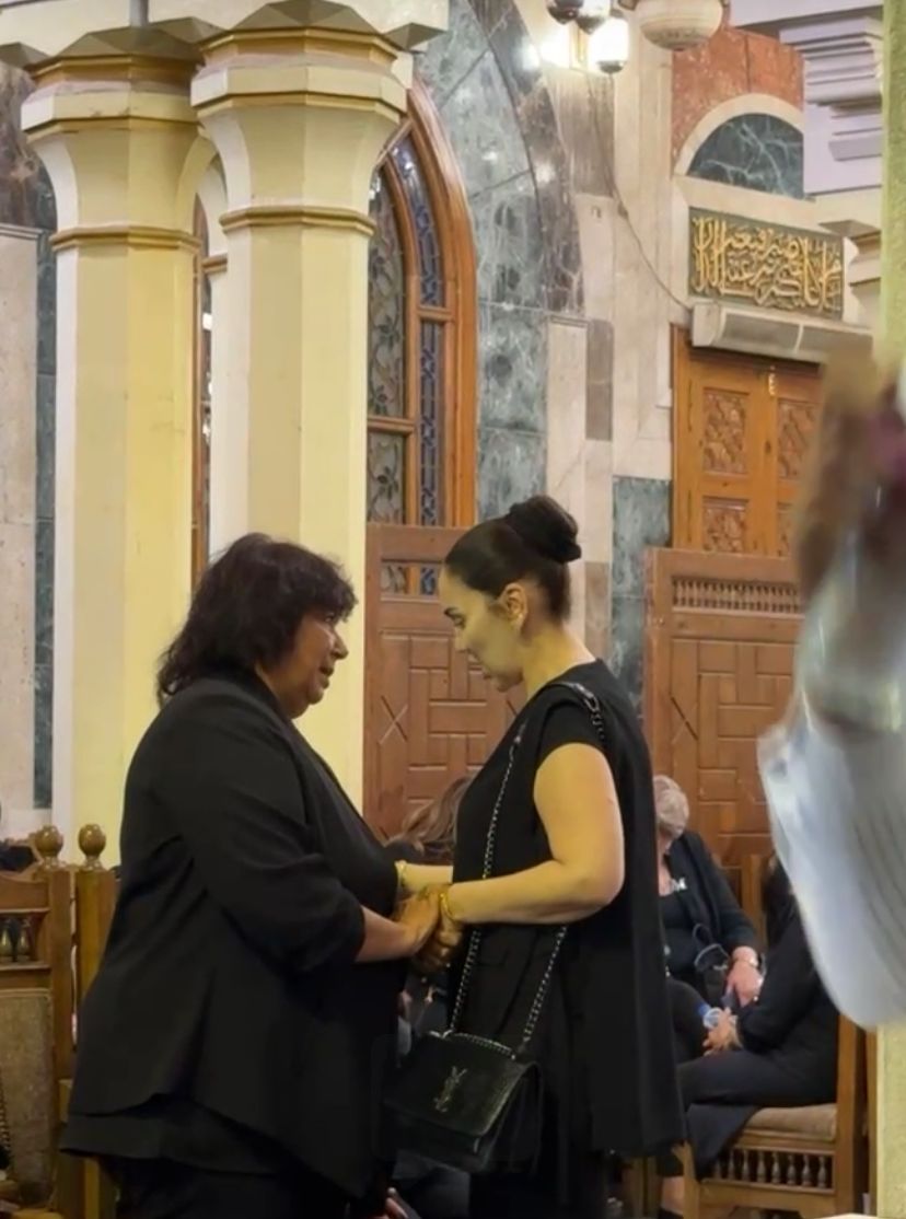 أبرز الحضور بعزاء أرملة سيد مكاوي 