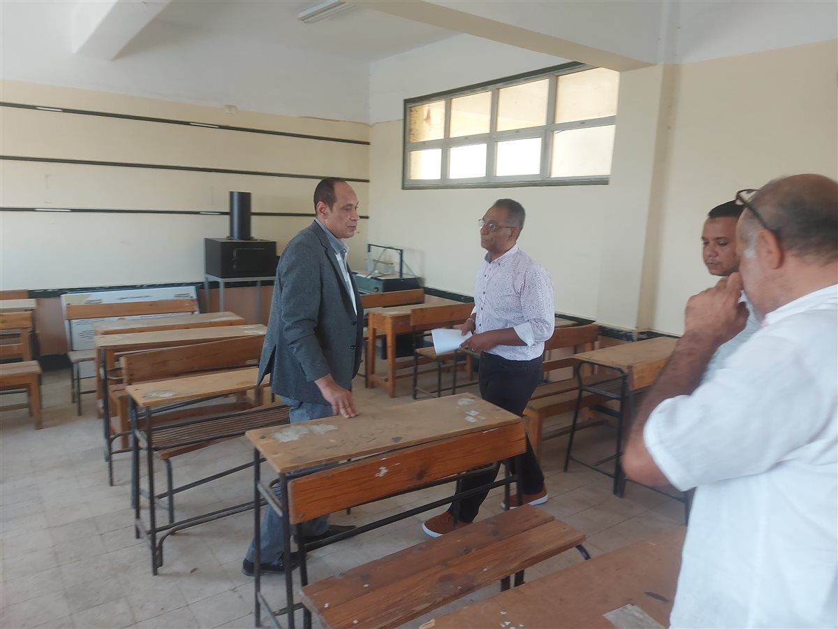 وكيل تعليم السويس يتفقد المدارس