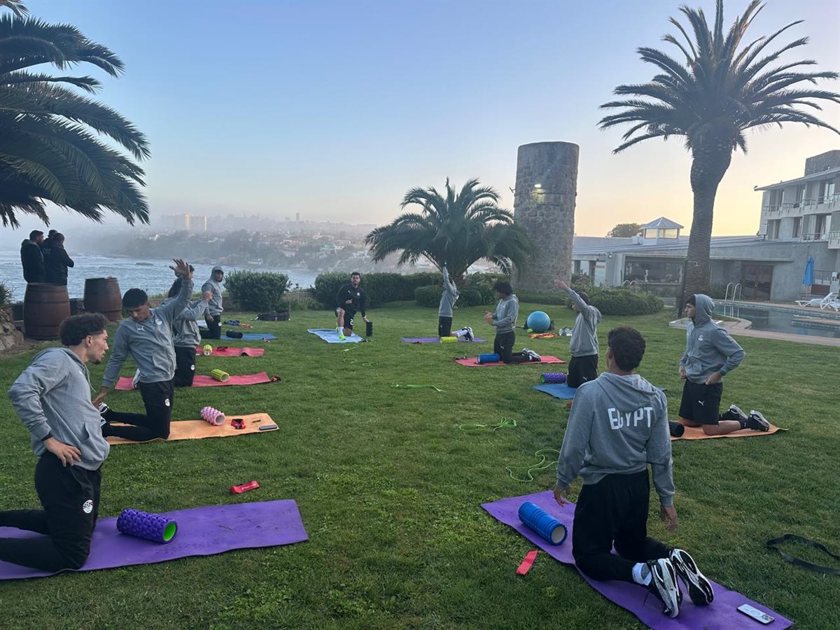 تدريبات منتخب الشباب في معسكر تشيلي (3)