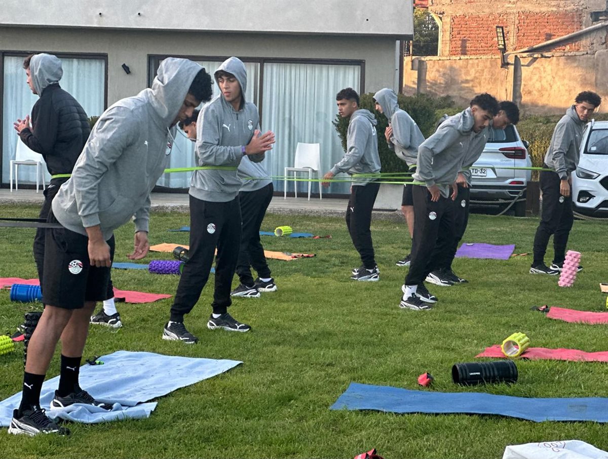 تدريبات منتخب الشباب في معسكر تشيلي (5)