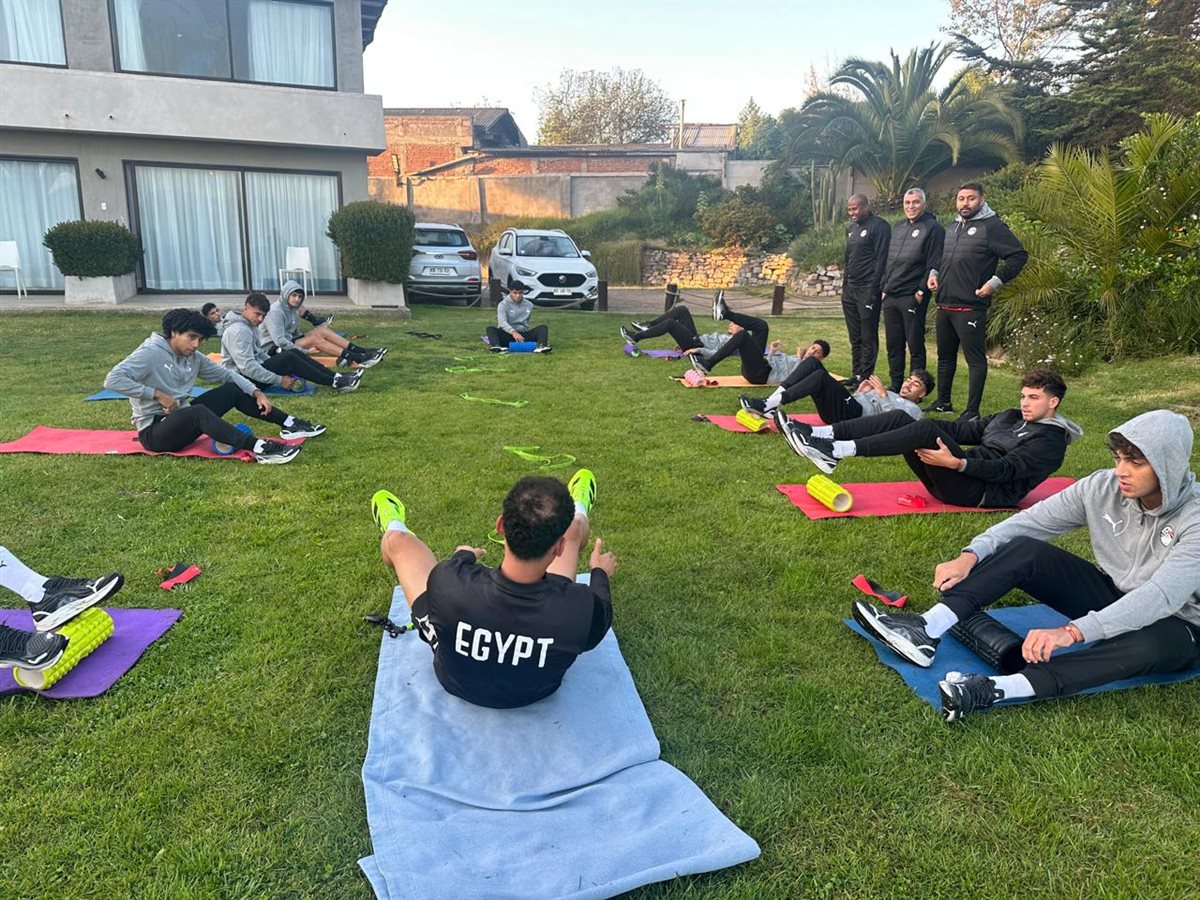 تدريبات منتخب الشباب في معسكر تشيلي (7)