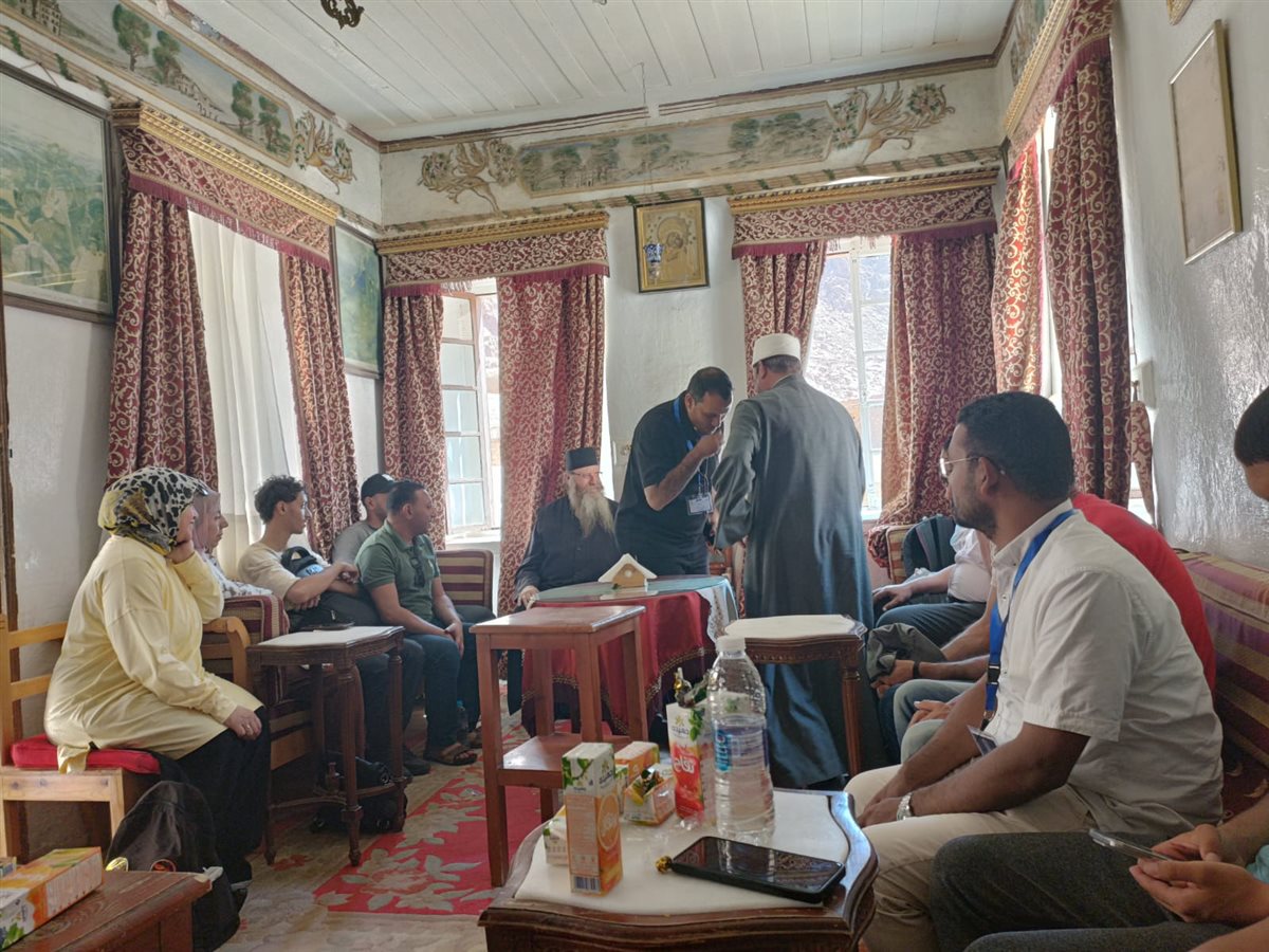 أوائل الجمهورية في الثانوية الأزهرية يزورون دير سانت كاترين