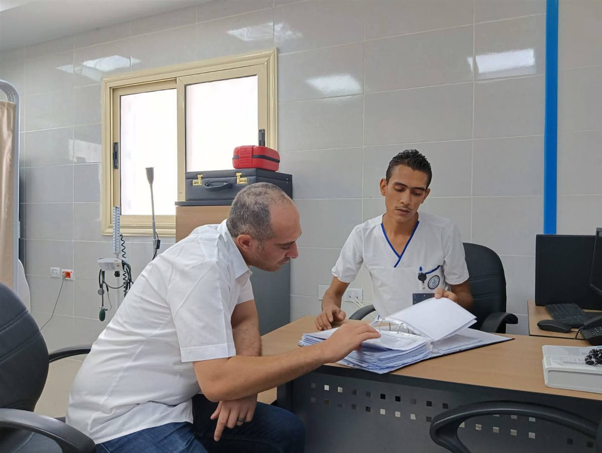 متابعة تقديم الخدمة الطبية للمنتفعين بالرعاية الصحية