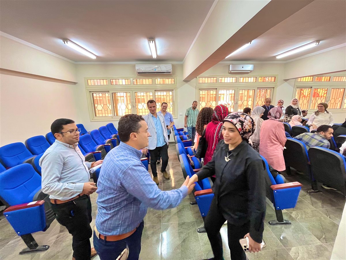 اجتماع رئيس جامعة الأقصر وأعضاء هيئة التدريس