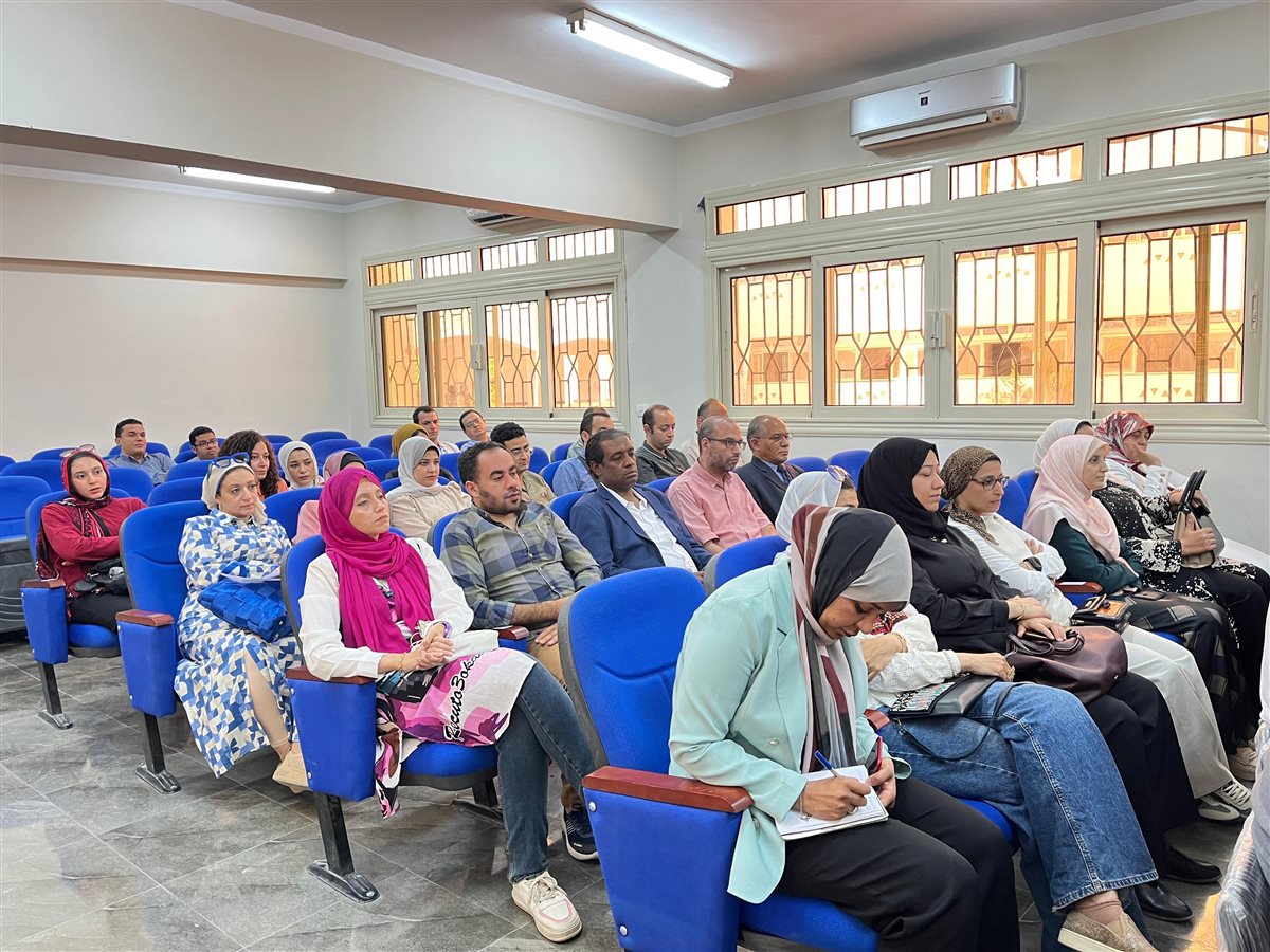 اجتماع رئيس جامعة الأقصر وأعضاء هيئة التدريس