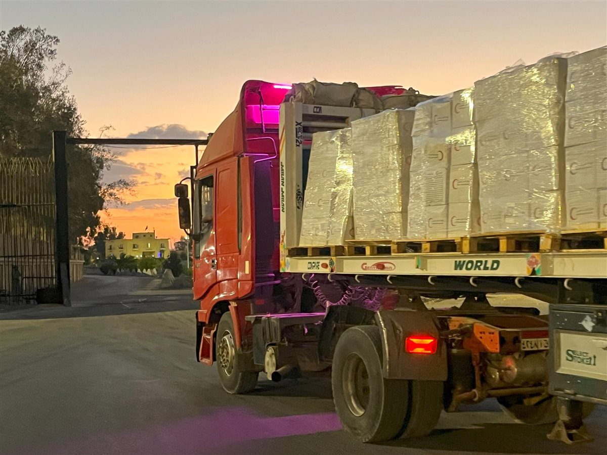 الهلال الأحمر المصري يرسل المساعدات الإغاثية إلى غزة