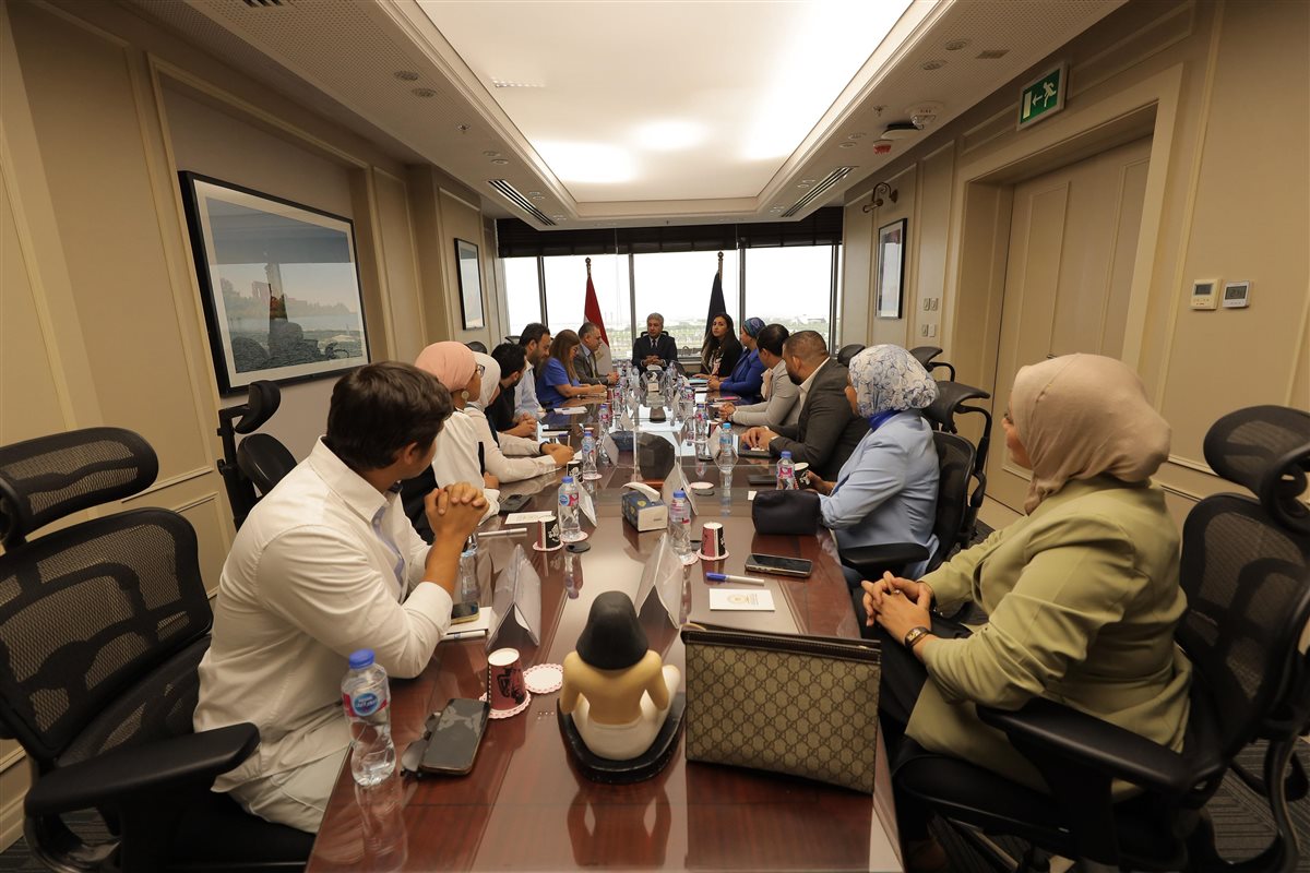 وزير السياحة يلتقي مجموعة من المؤثرين