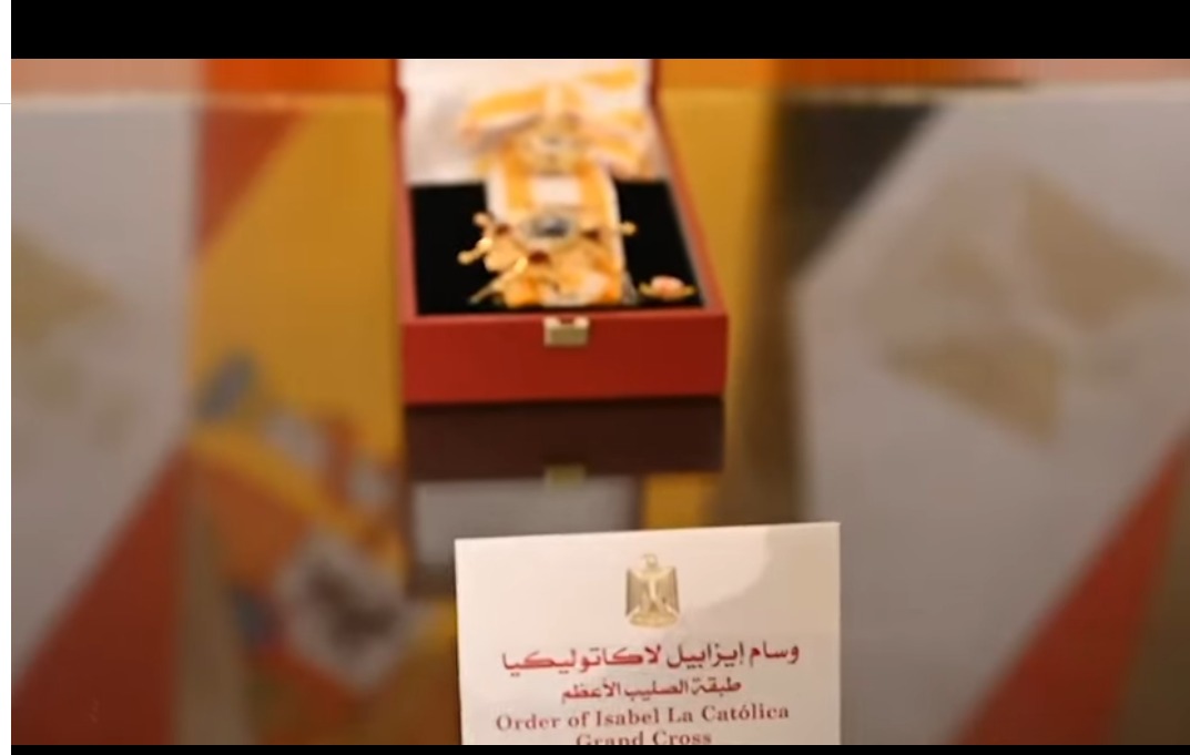 <strong>أرفع الأوسمة الملكية الإسبانية.. ملك إسبانيا يهدي الرئيس السيسي قلادة إيزابيل لاكاتوليكيا</strong>