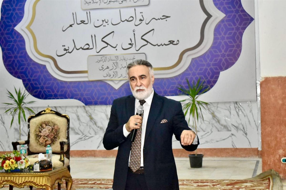 الفنان طارق الدسوقي يقدّم ورشة حول توظيف الفن والدراما في تنمية الوعي بالمعسكر الأول لطالبات الأزهر المتفوقات بالإسكندرية