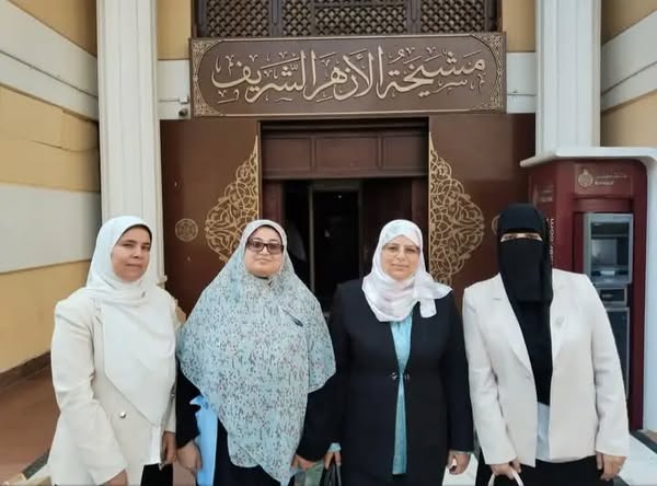 الإمام الأكبر يكرم عدد من أعضاء هيئة التدريس بكلية الدراسات الإسلامية والعربية بنات القاهرة