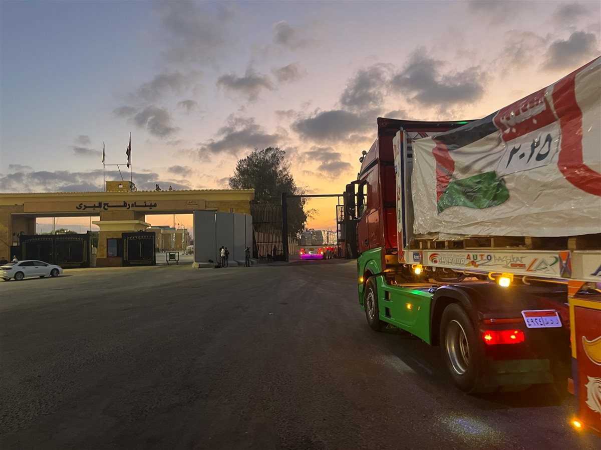 الهلال الأحمر المصري يرسل مساعدات غذائية لأشقائنا في غزة