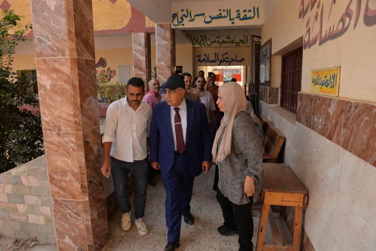 محافظ الدقهلية يتفقد مدرسة منية محلة دمنة