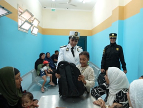  الداخلية توزيع حقائب ومستلزمات مدرسية 