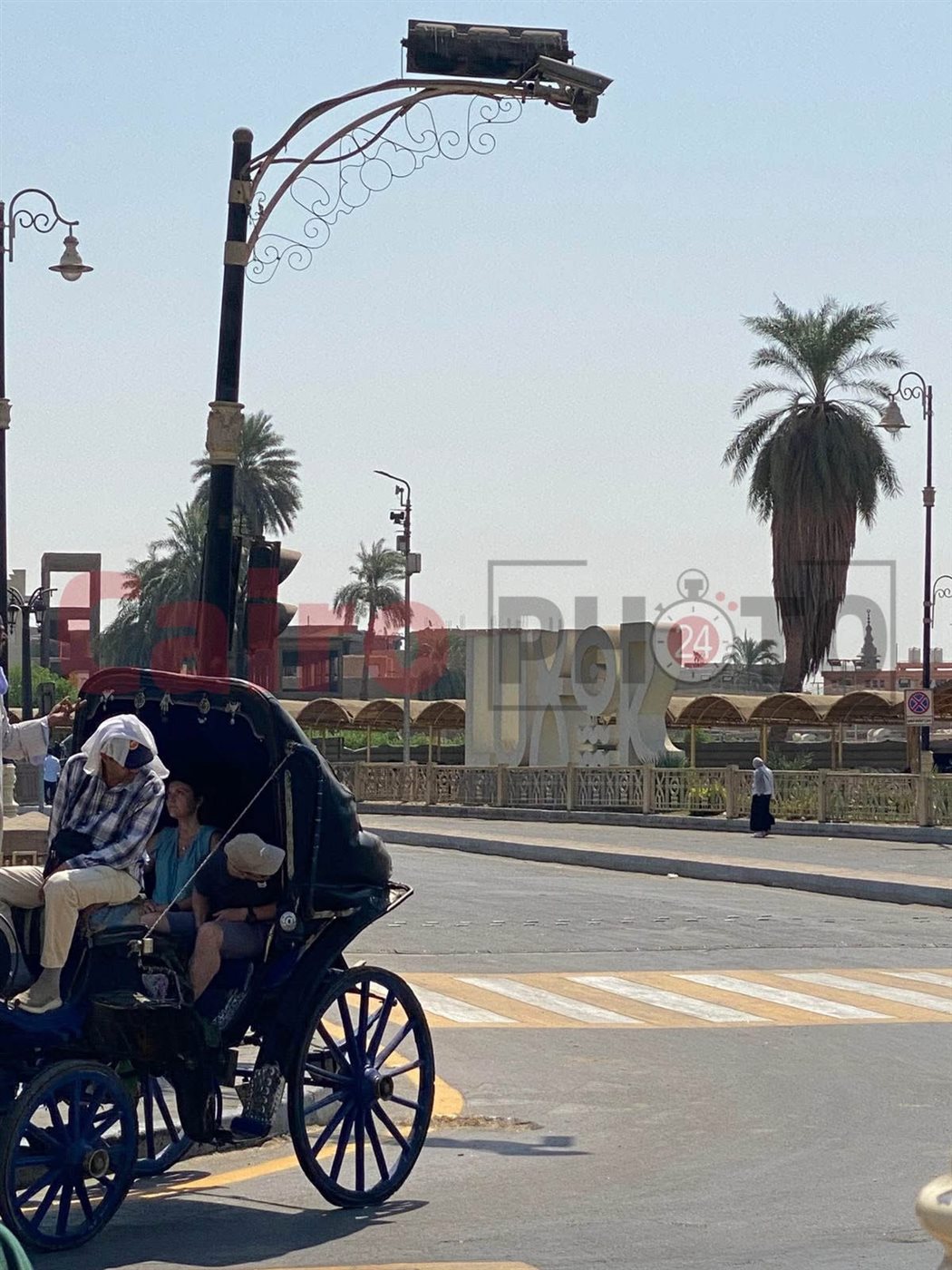 عمال النظافة يعبرون عن سعادتهم في إظهار الأقصر في أبهى صورة