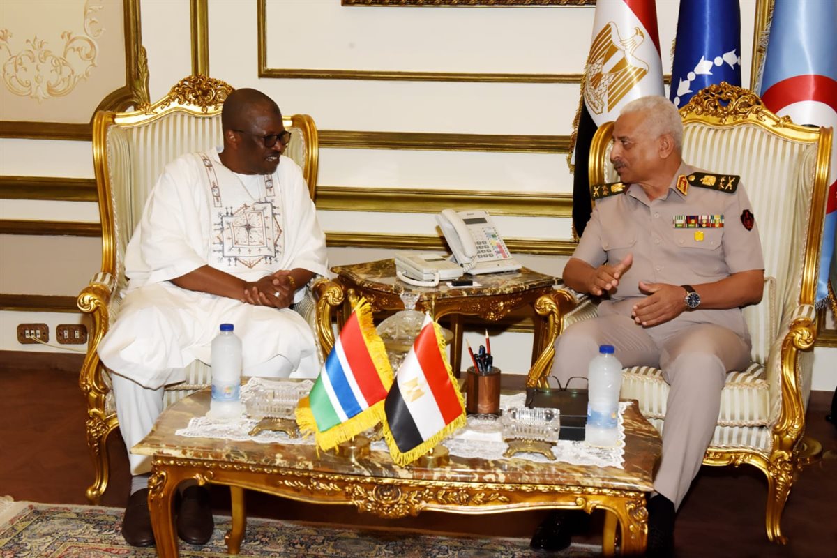 وزير الدفاع يلتقى وزير الدفاع لجمهورية جامبيا