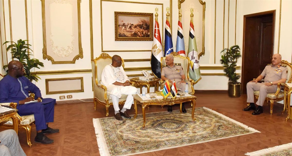 <strong>وزير الدفاع يلتقى وزير الدفاع لجمهورية جامبيا</strong>