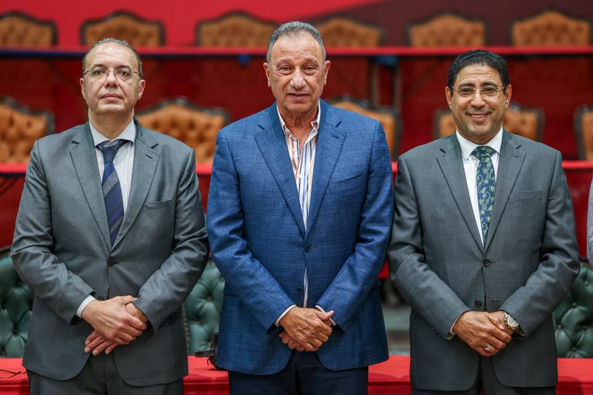 الخطيب يستقبل وفد من النيابة الإدارية استعدادًا للجمعية العمومية بالنادي