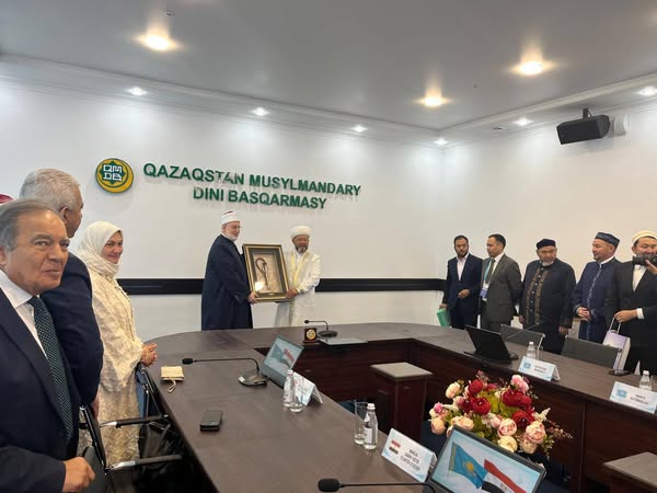 مستشارة شيخ الأزهر للوافدين ضمن وفد الأزهر في زيارة دار الإفتاء بكازاخستان<br alt=