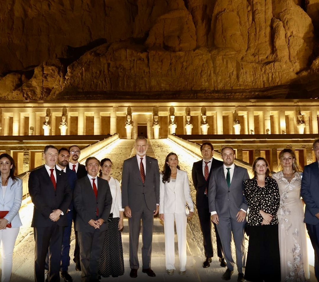 ملك وملكة إسبانيا بحتشبسوت لافتتاح إضاءة الجبل الغربي&nbsp;