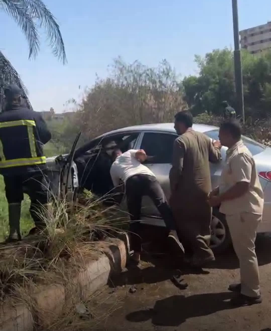 نشوب حريق في سيارة ملاكي