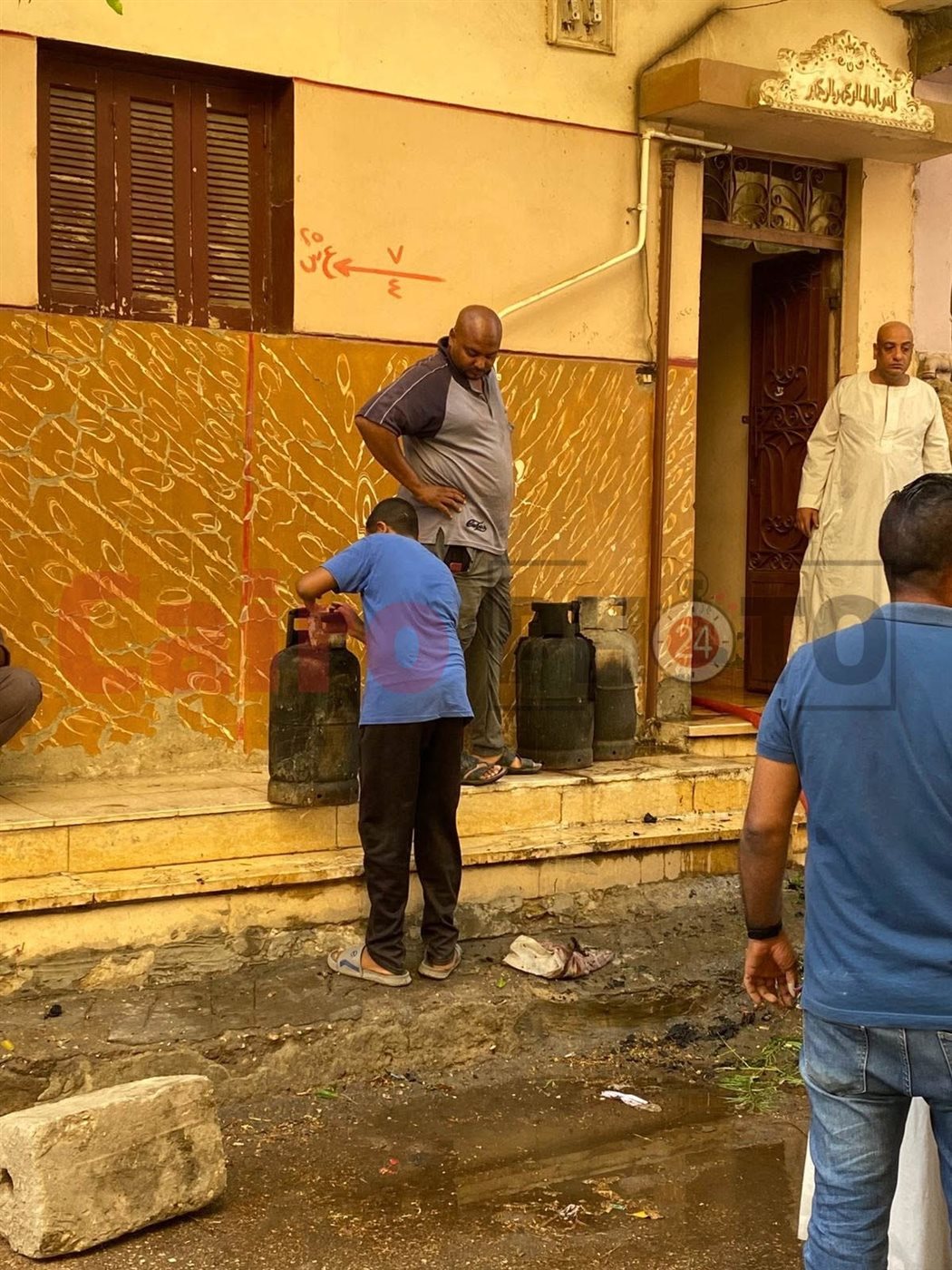 حريق بسطح أحد العقارات السكنية بالأقصر