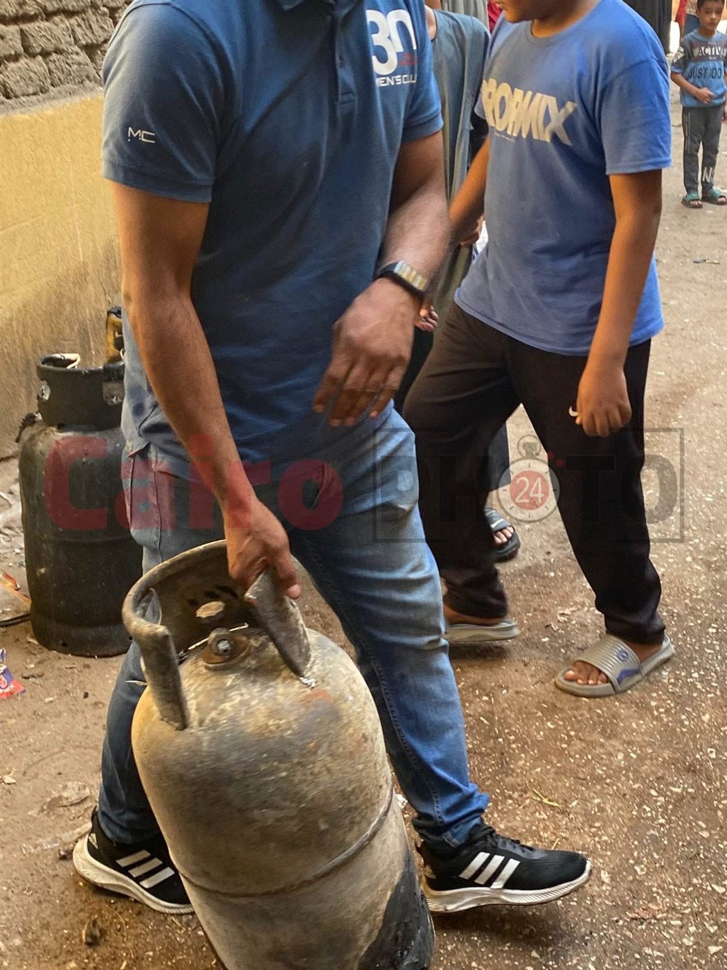 حريق بسطح أحد العقارات السكنية بالأقصر