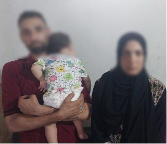 الأب والطفل والجارة