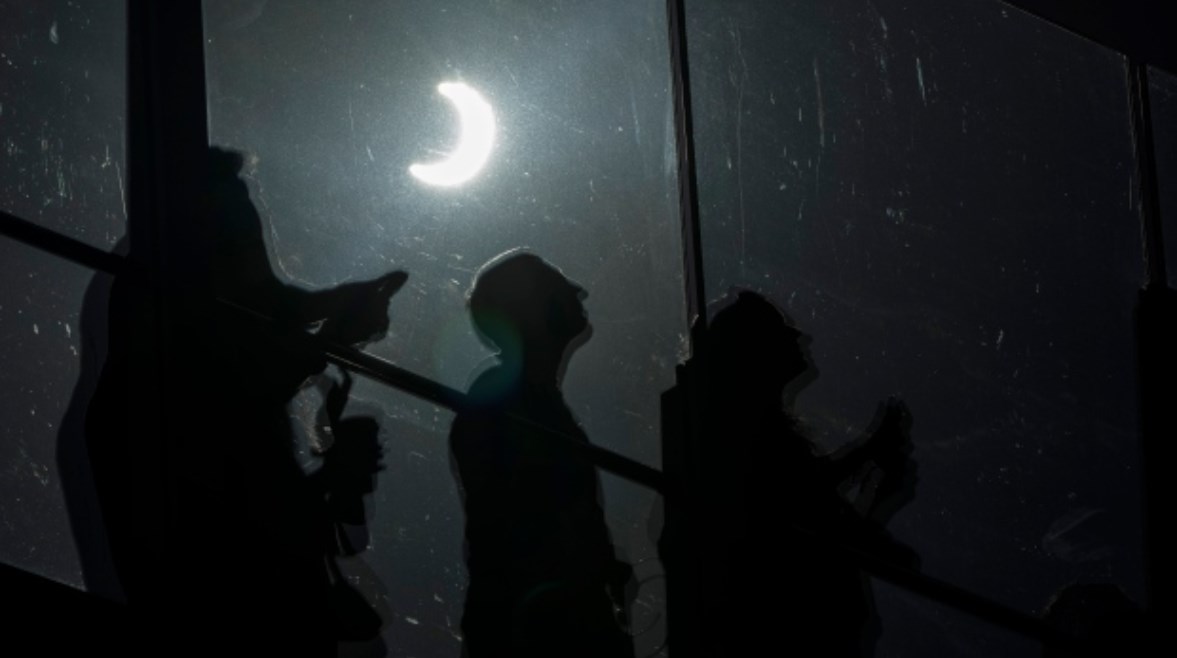 موعد كسوف الشمس 2025