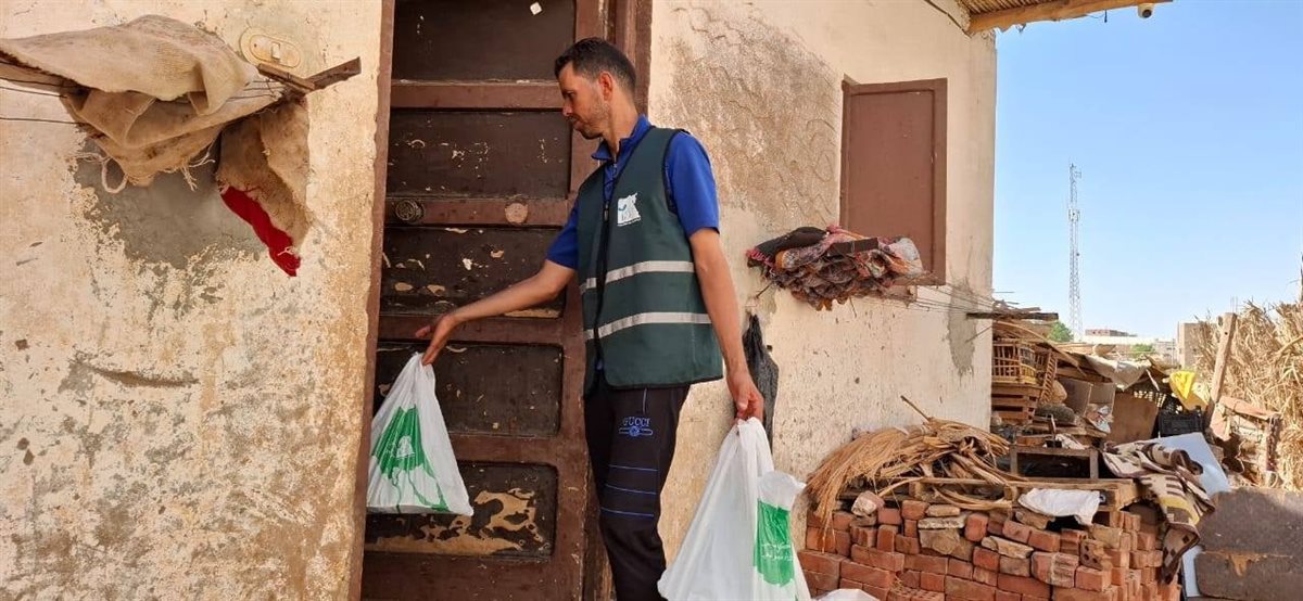 توزيع 5 آلاف وجبة غذائية للأسر الاولى بالرعاية