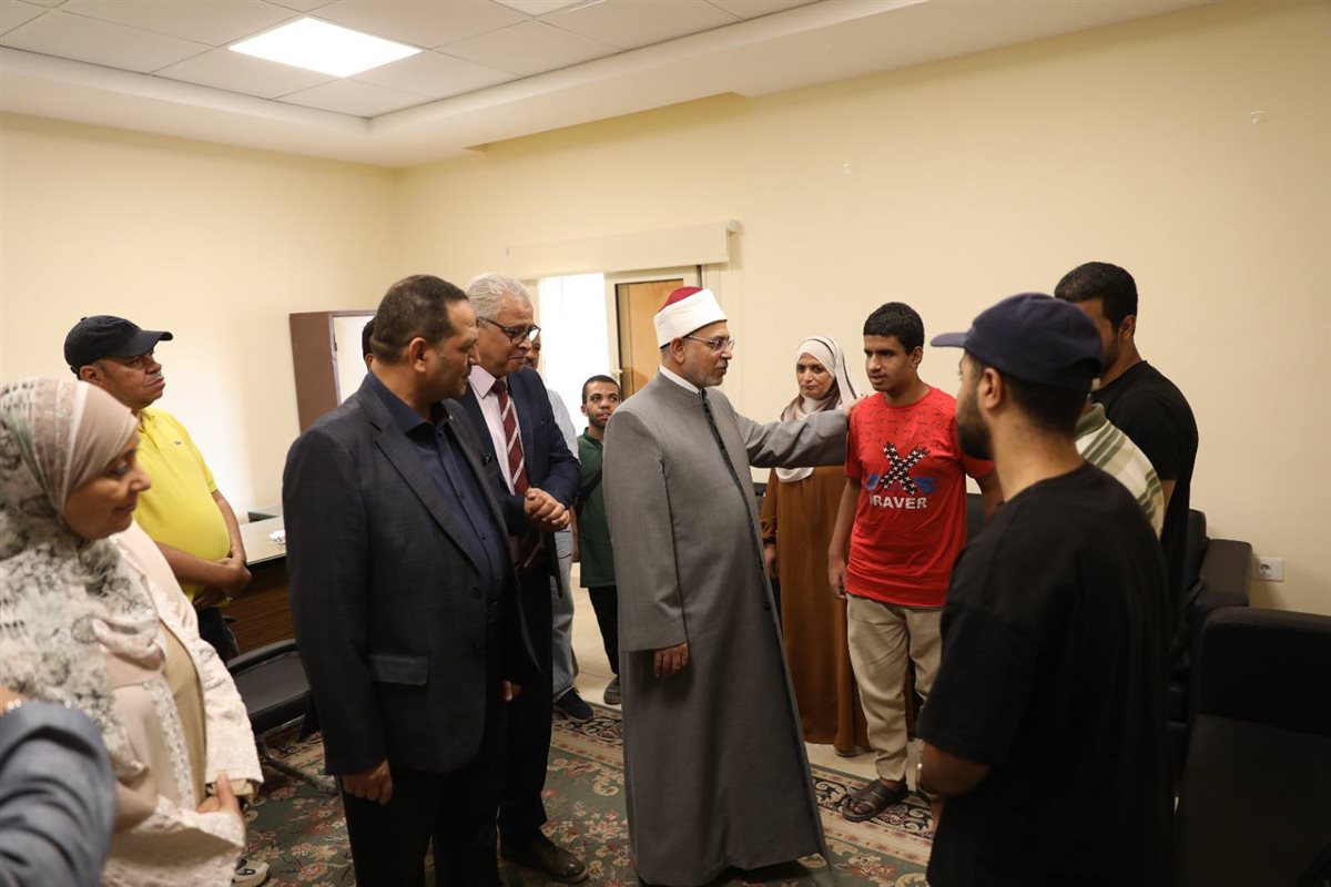 <strong>رئيس جامعة الأزهر ونائبه لشئون التعليم يتفقدان المدن الجامعية ويطمئنان على تسكين  طلاب الحالات الخاصة</strong>