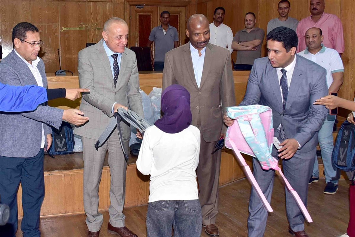 حفل توزيع 1000 شنطة مدرسية 