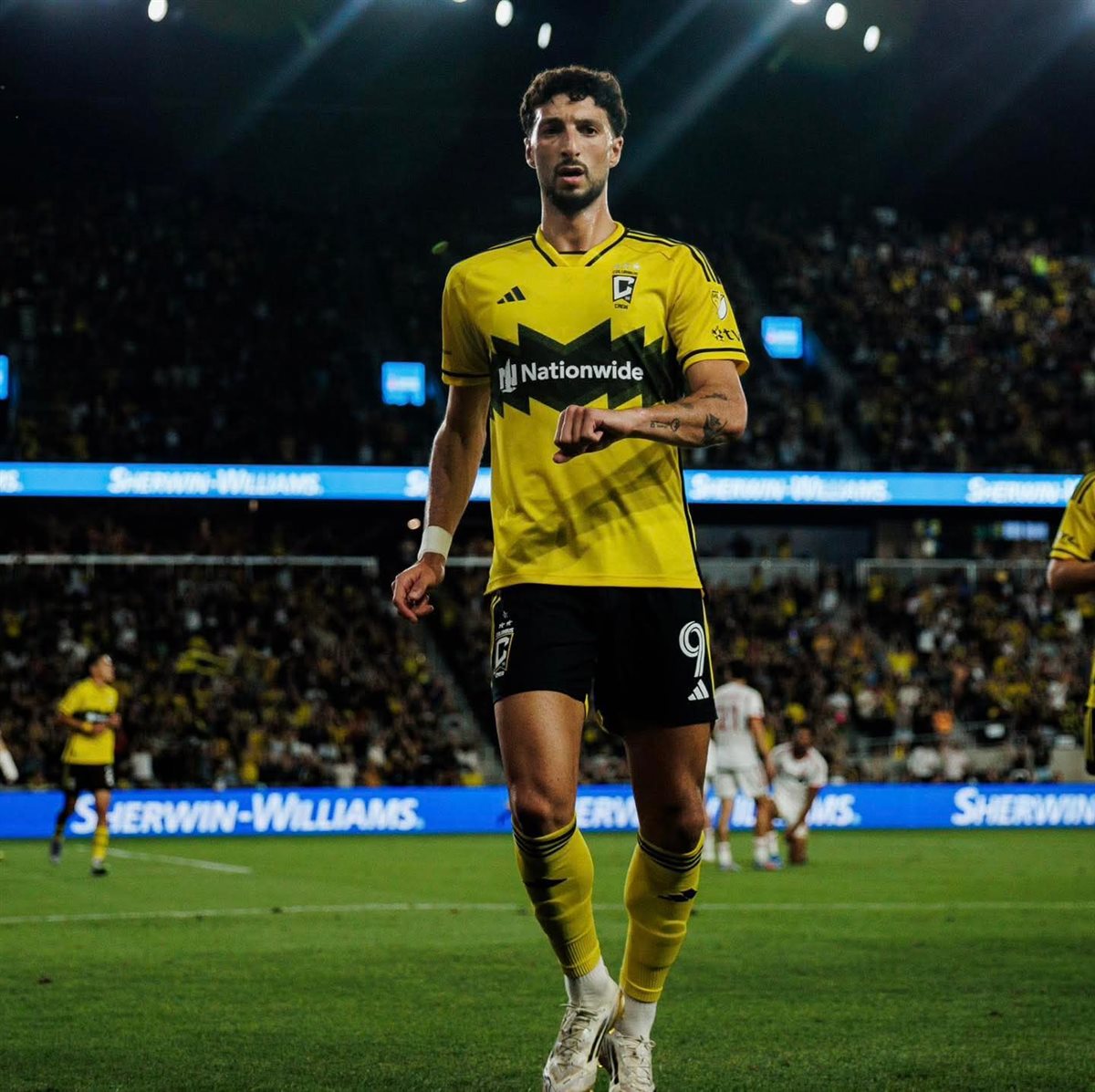 احتفال الفلسطيني وسام أبو علي مهاجم فريق كولومبوس كرو بهدفه في شباك <strong>تورونتو بالدوري الأمريكي</strong>