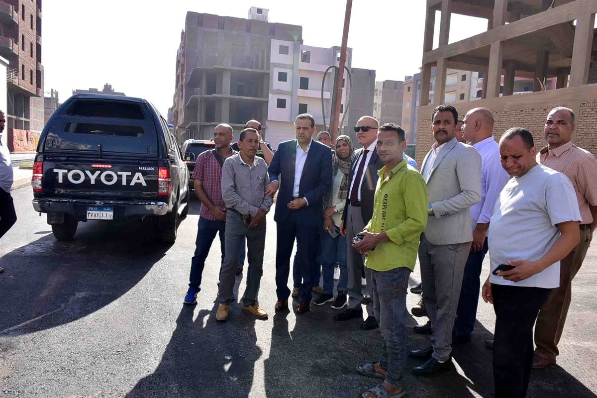 محافظ الأقصر يتفقد حوض ال18