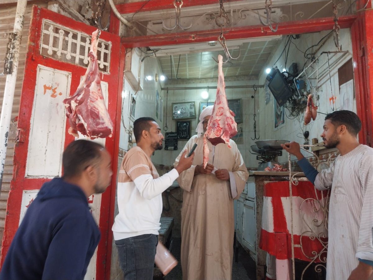 حملات تموينية مكثفة على أسواق الأقصر 