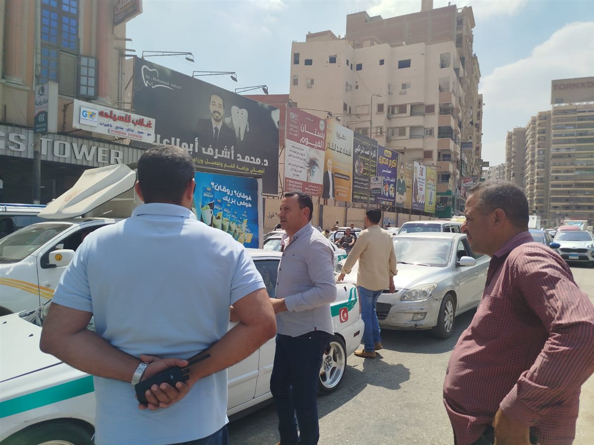 حملة مكبرة من المواقف ومباحث المرور لضبط تعريفة الميكروباص في شوارع الفيوم
