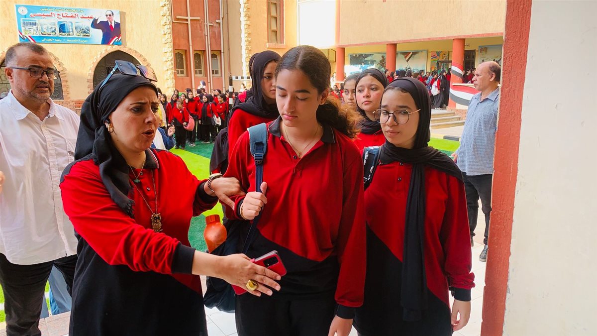 مديرة مدرسة بورسعيد الثانوية بنات 