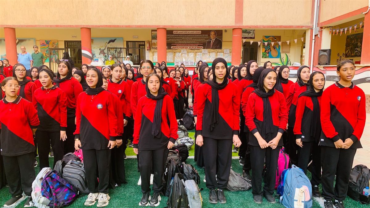 مديرة مدرسة بورسعيد الثانوية بنات 