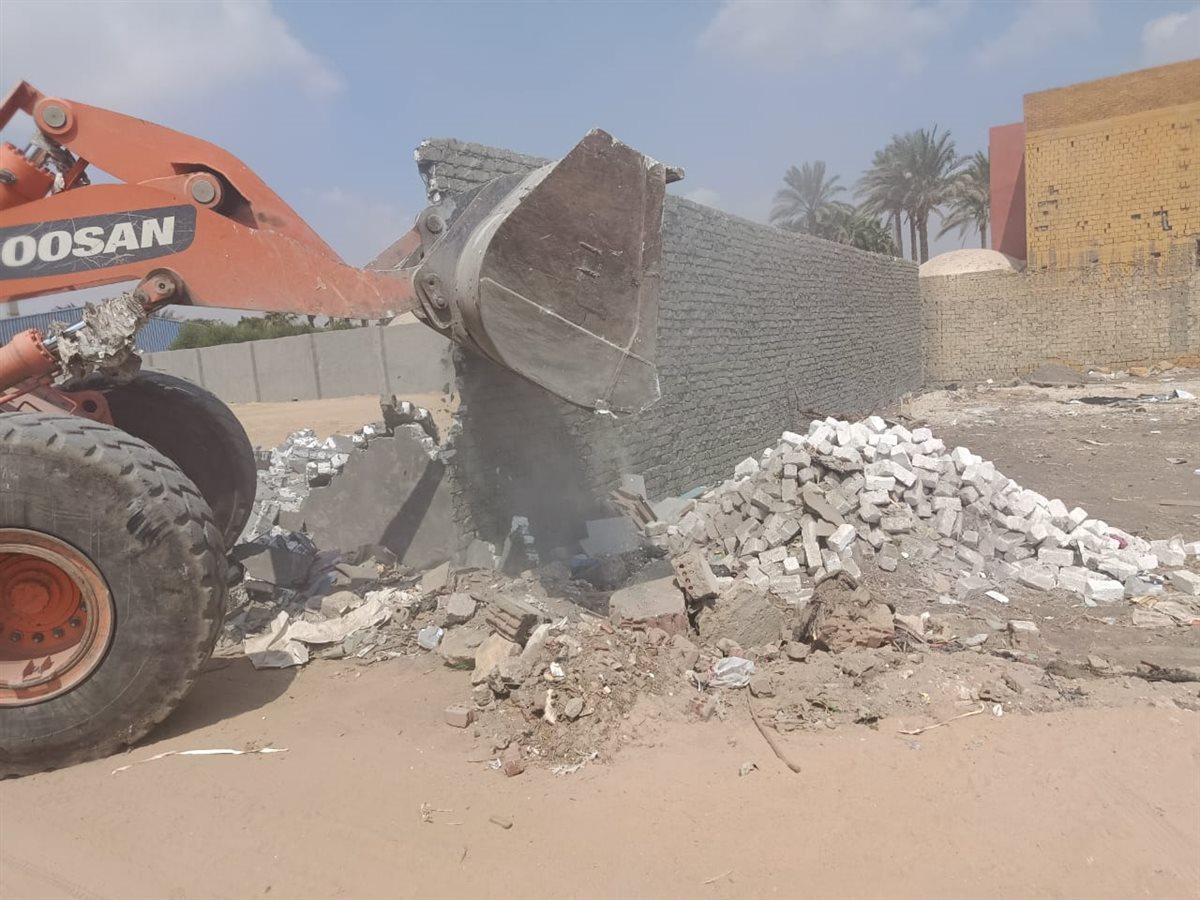 إزالة التعديات على أراضي أملاك الدولة