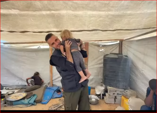 اللجنة المصرية تنقذ الطفل جدوع وشقيقه 