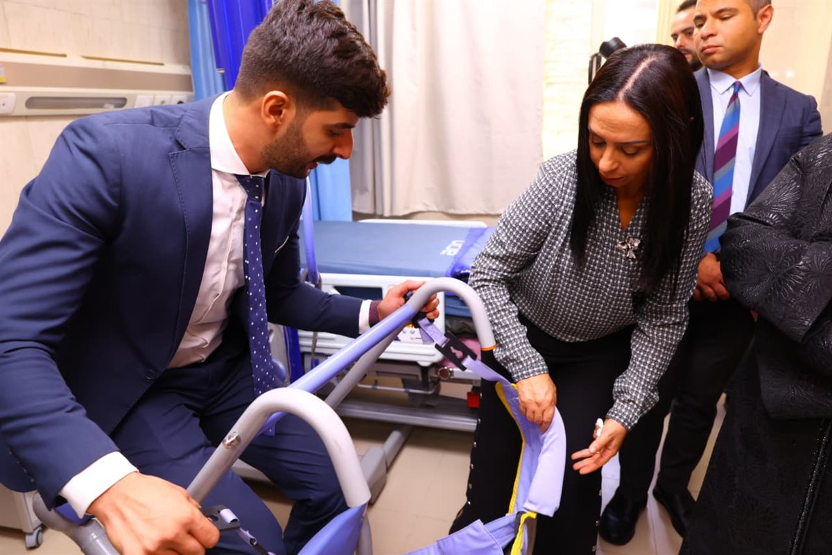 وزيرة التضامن الاجتماعي خلال زيارتها المستشفى