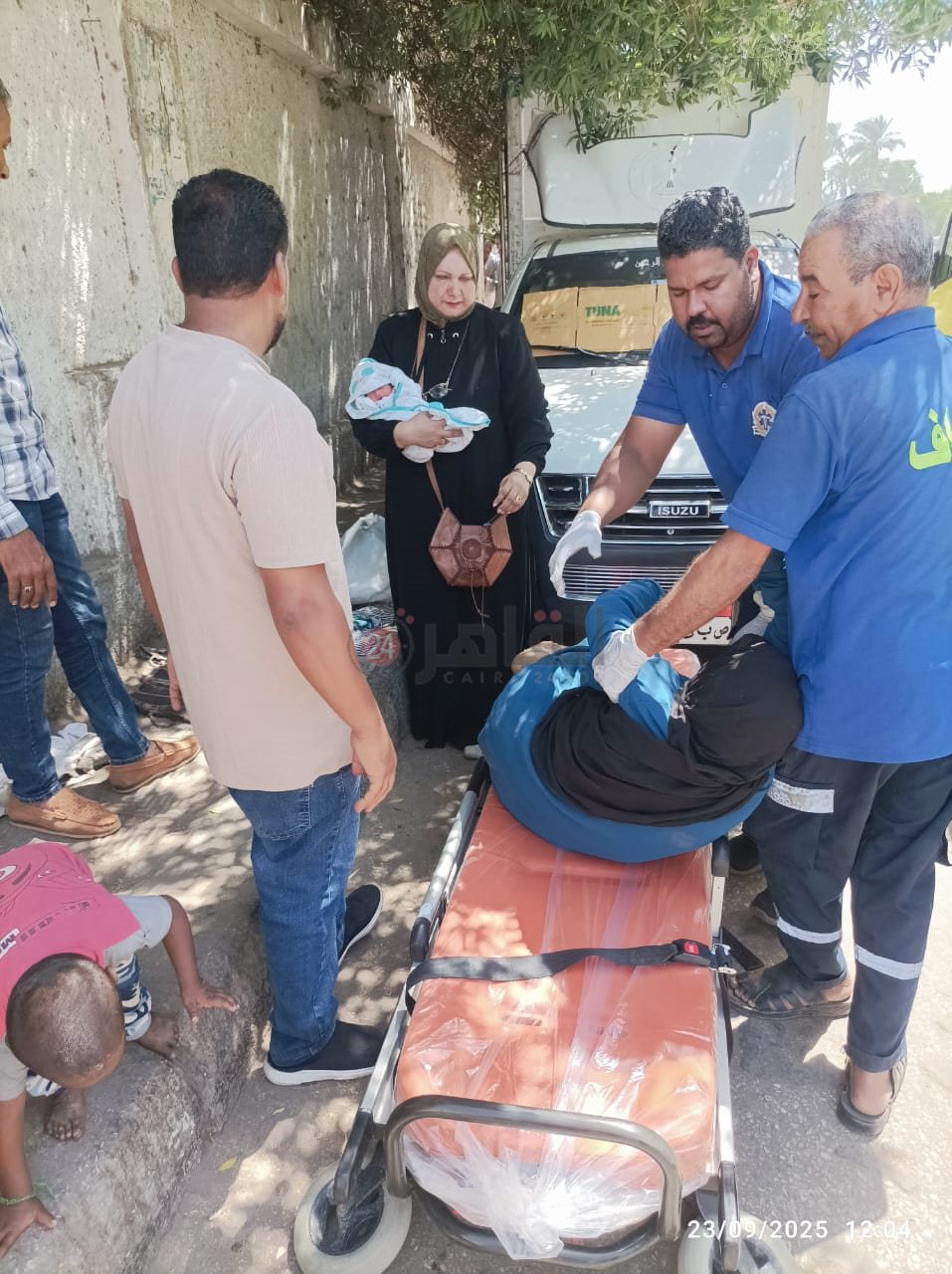 خلال نقل السيدة للمستشفى