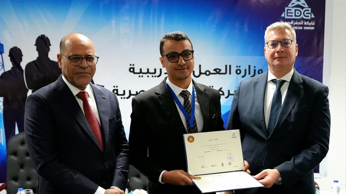 @وزيرا البترول والعمل يُسلمان شهادات لأوائل خريجى دورات تدريب مجانية في مجالات الحفر والخدمات البترولية&nbsp;