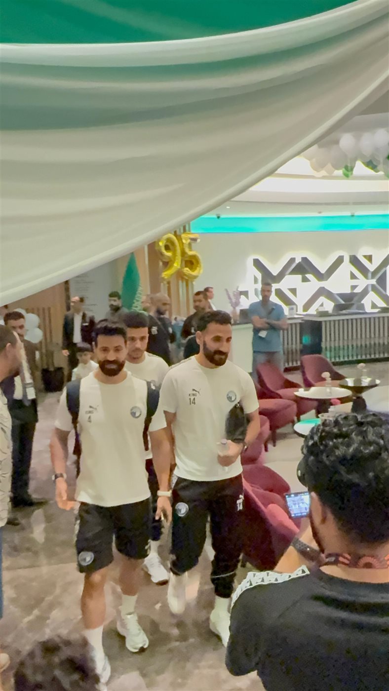 <strong>بعثة بيراميدز تغادر فندق الإقامة بجدة استعدادًا لمواجهة الأهلي السعودي</strong>