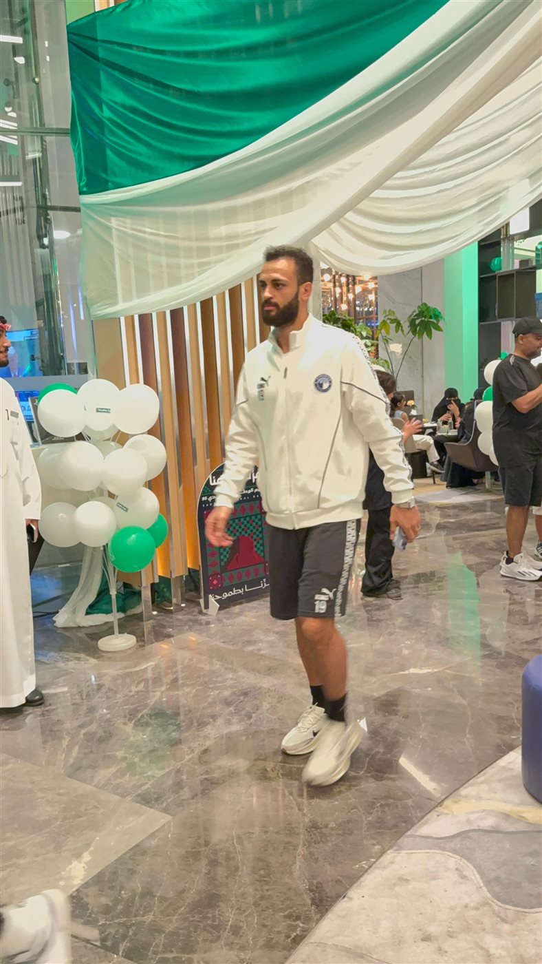 <strong>بعثة بيراميدز تغادر فندق الإقامة بجدة استعدادًا لمواجهة الأهلي السعودي</strong>