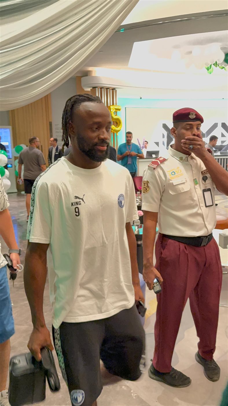 <strong>بعثة بيراميدز تغادر فندق الإقامة بجدة استعدادًا لمواجهة الأهلي السعودي</strong>